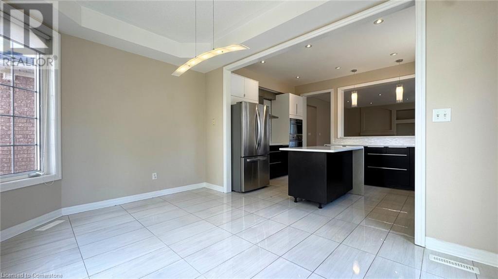 Photo 9 of 2295 Avalon Drive, Burlington ON
