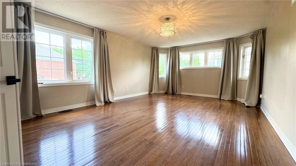 Photo 13 of 2295 Avalon Drive, Burlington ON