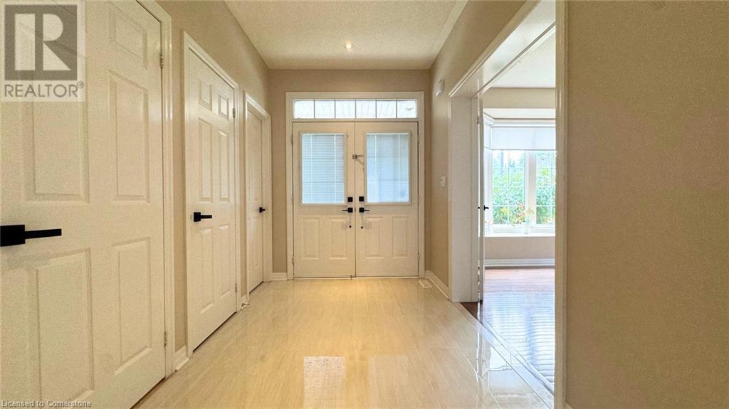 Photo 5 of 2295 Avalon Drive, Burlington ON