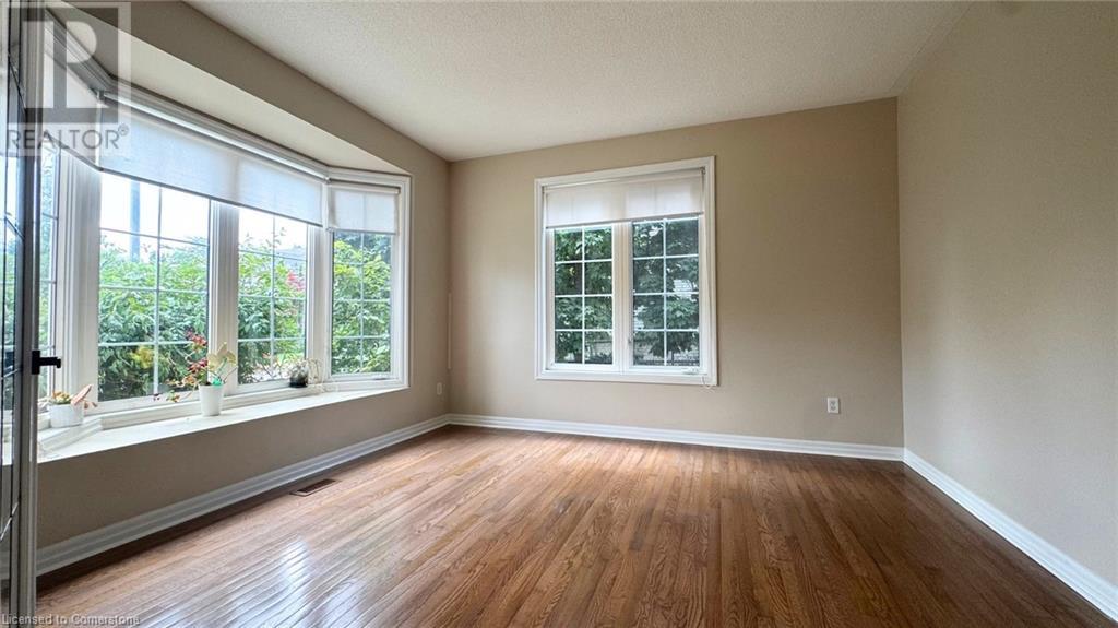 Photo 31 of 2295 Avalon Drive, Burlington ON