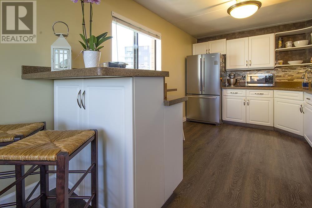 Photo 11 of 1004 6651 Minoru Boulevard, Richmond BC