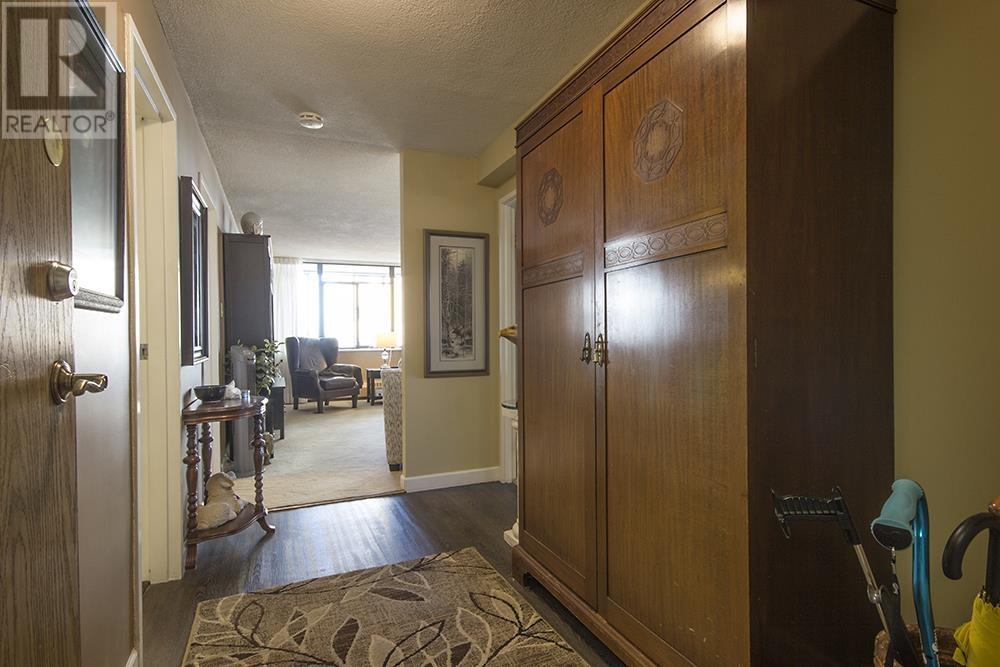 Photo 2 of 1004 6651 Minoru Boulevard, Richmond BC