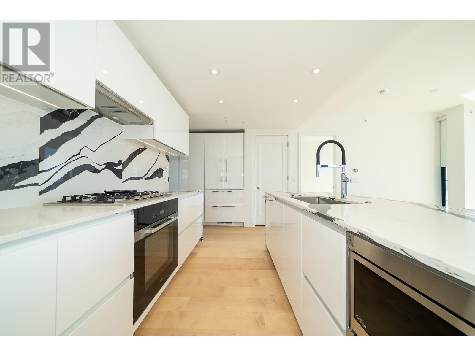 Photo 5 of 1306 135 E 13 Th Street, North Vancouver BC