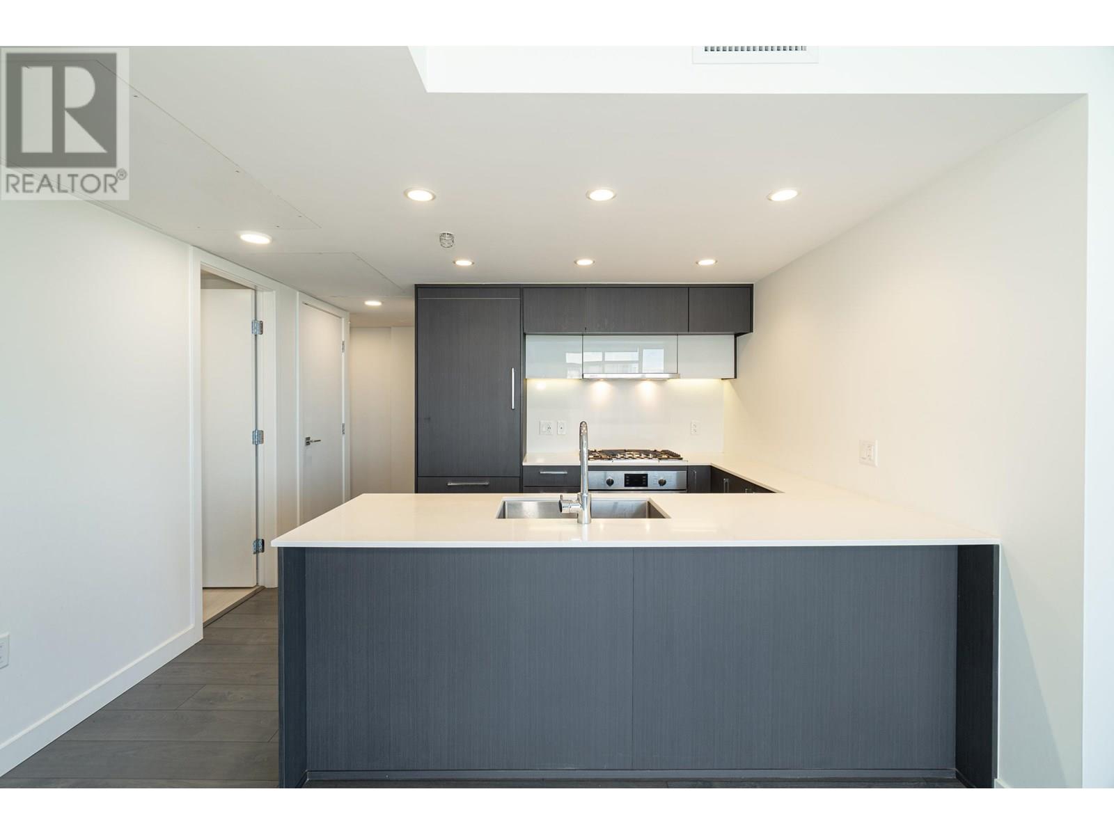 Photo 10 of 1511 5580 No 3 Road, Richmond BC