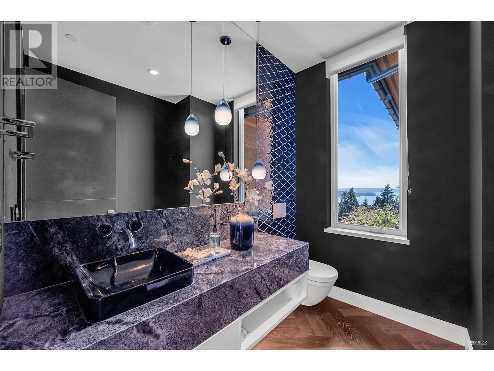 2121 UNION COURT, West Vancouver