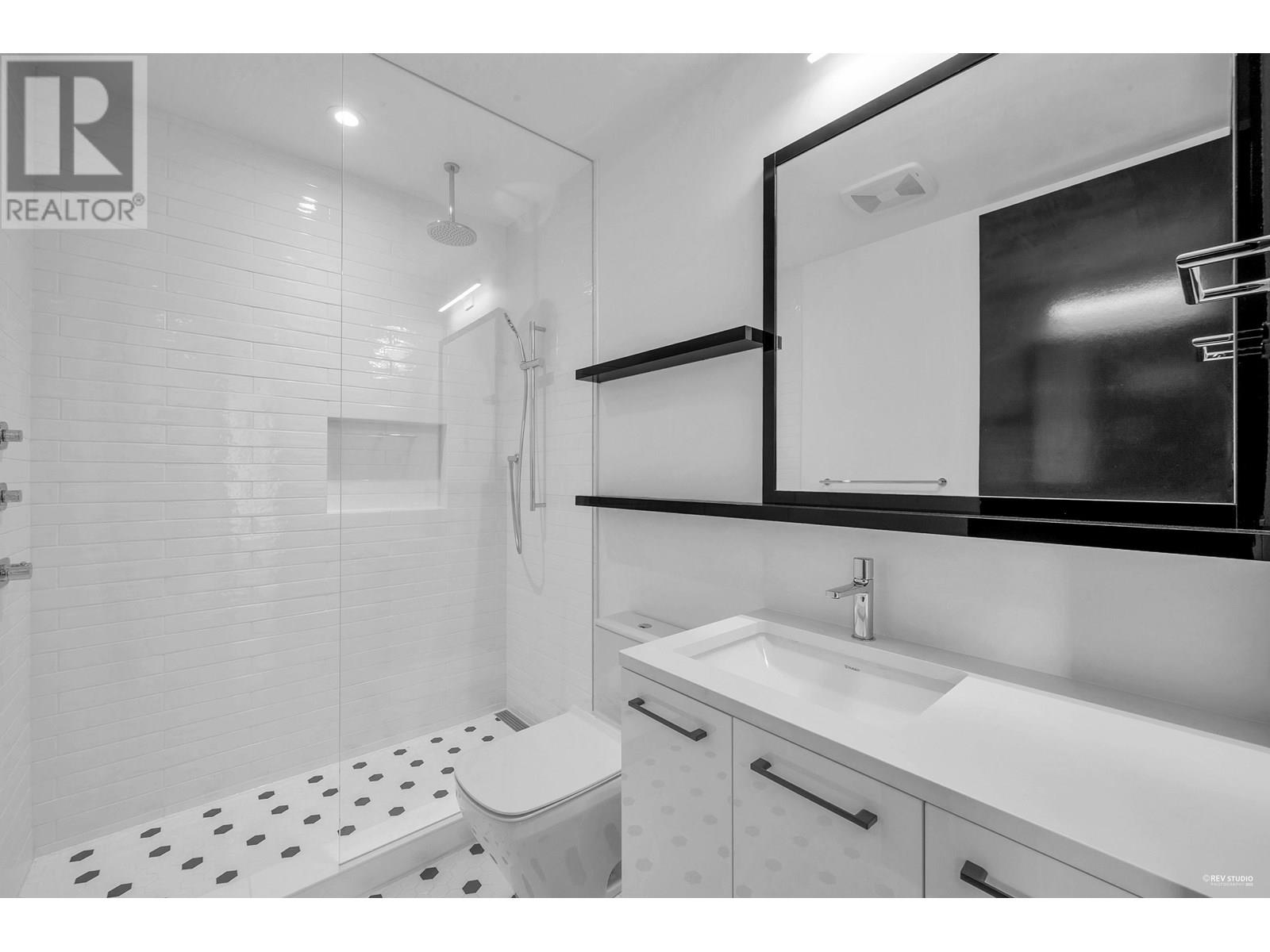 2121 UNION COURT, West Vancouver