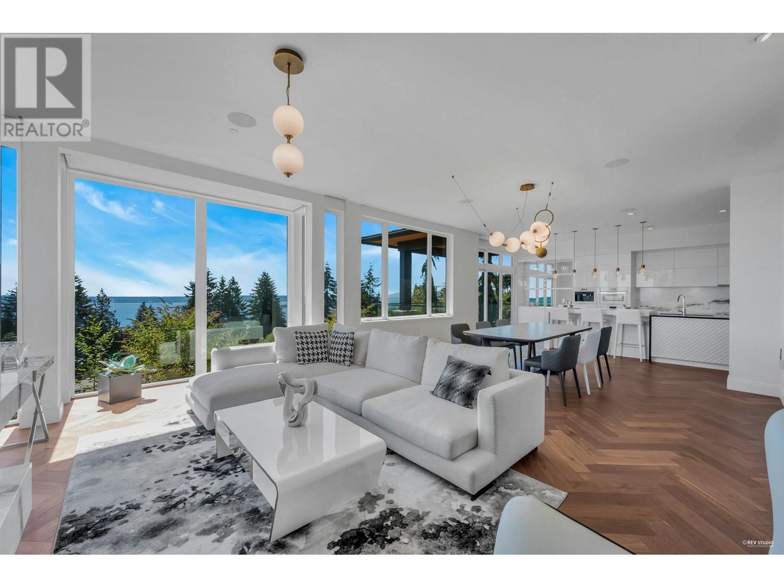 2121 UNION COURT, West Vancouver