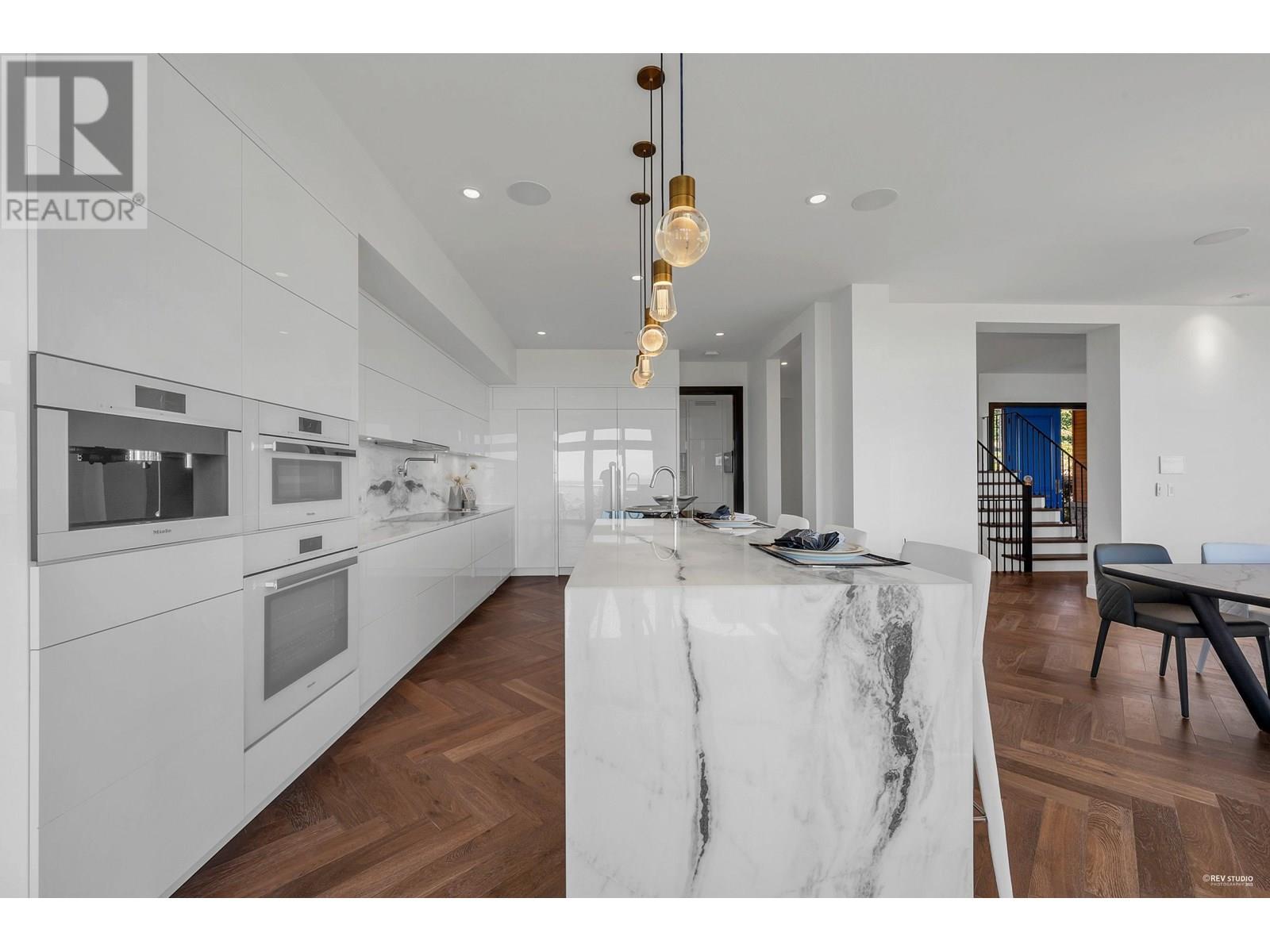 2121 UNION COURT, West Vancouver