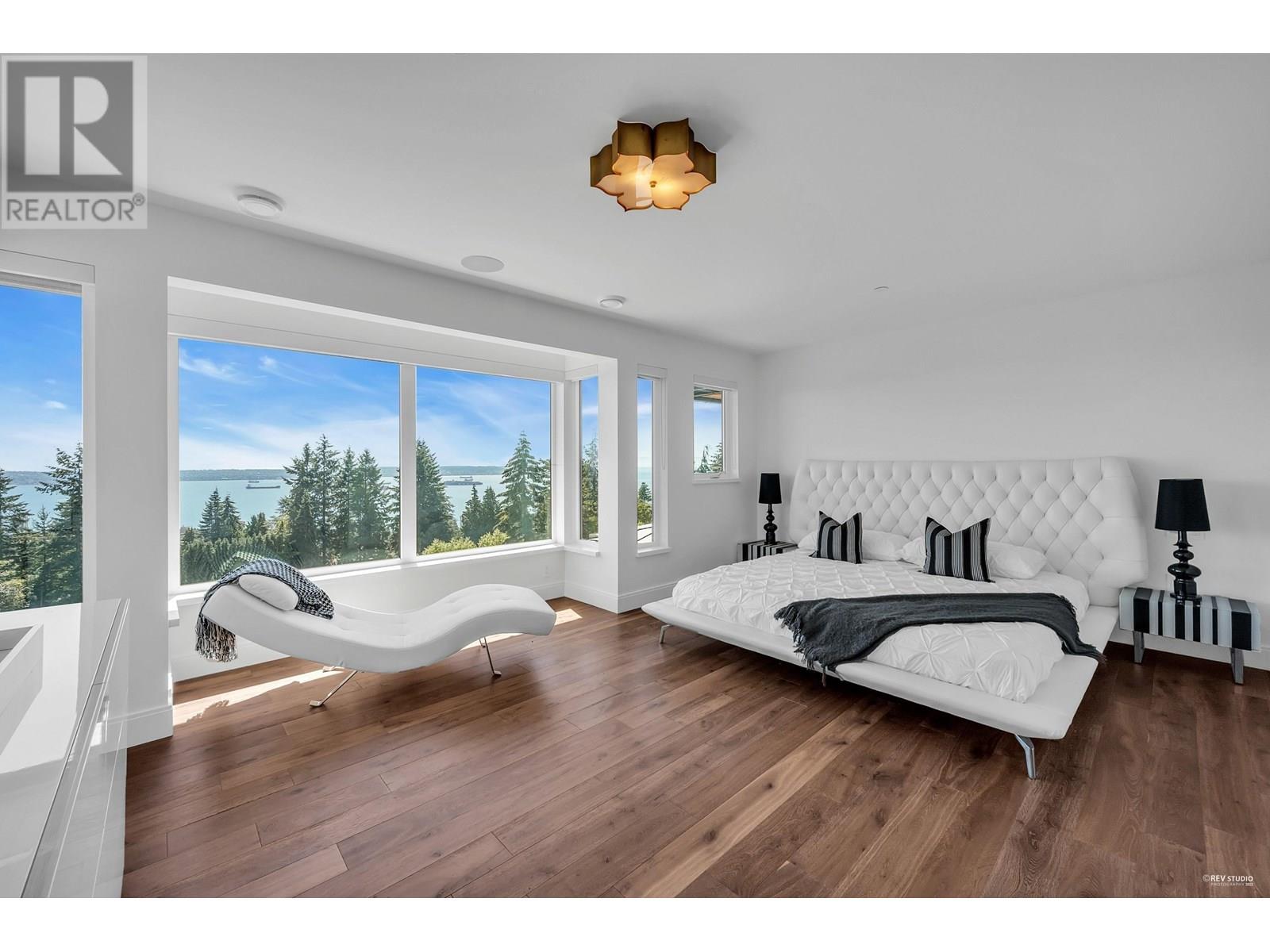 2121 UNION COURT, West Vancouver