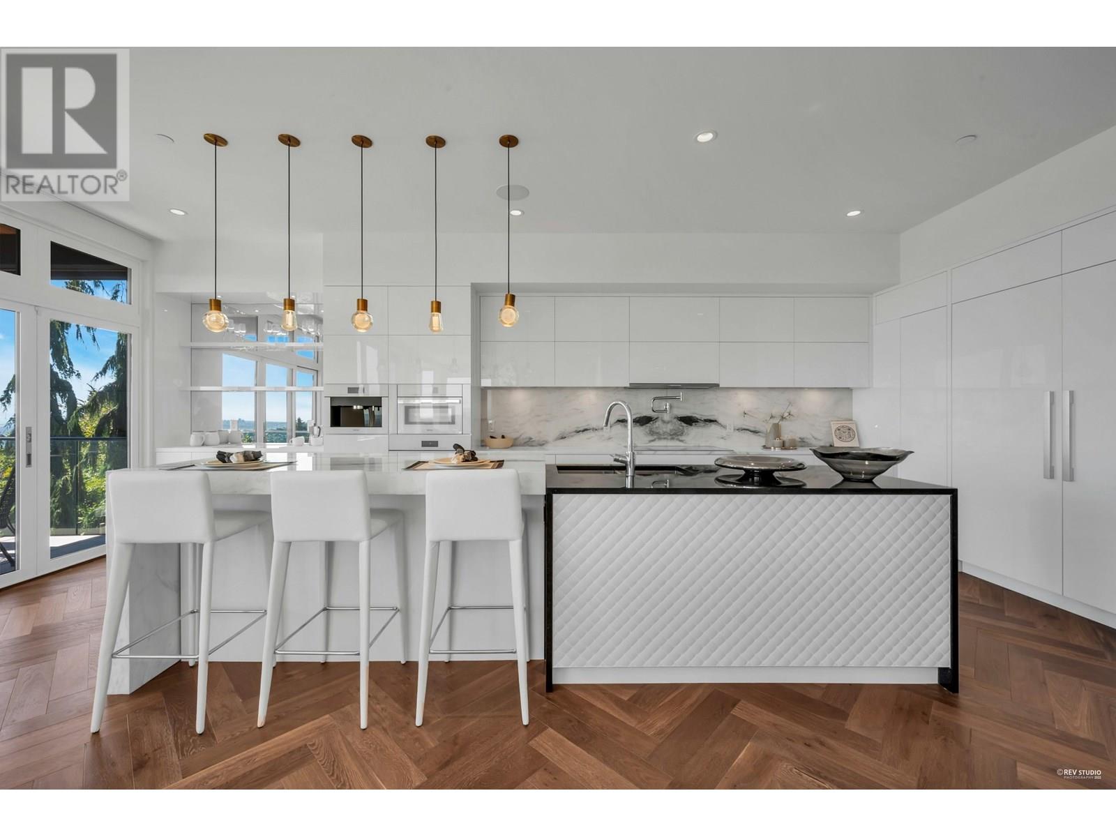 2121 UNION COURT, West Vancouver