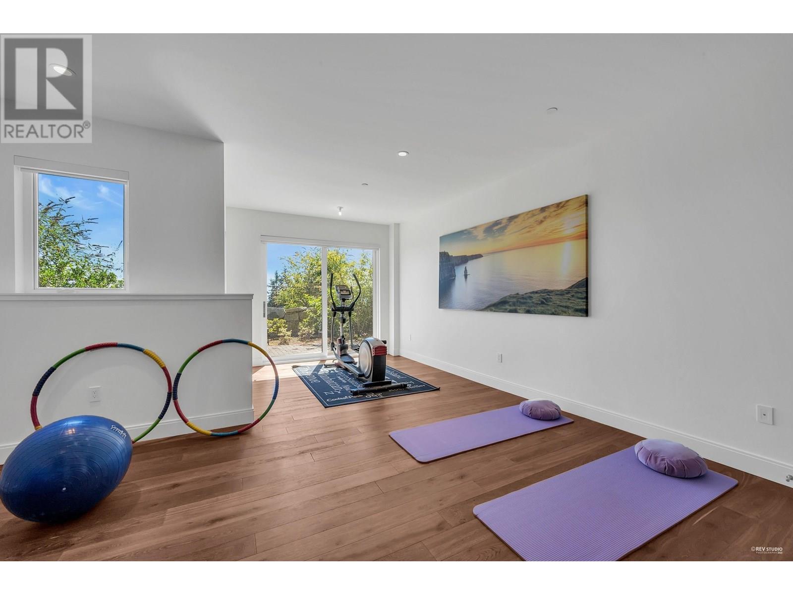 2121 UNION COURT, West Vancouver
