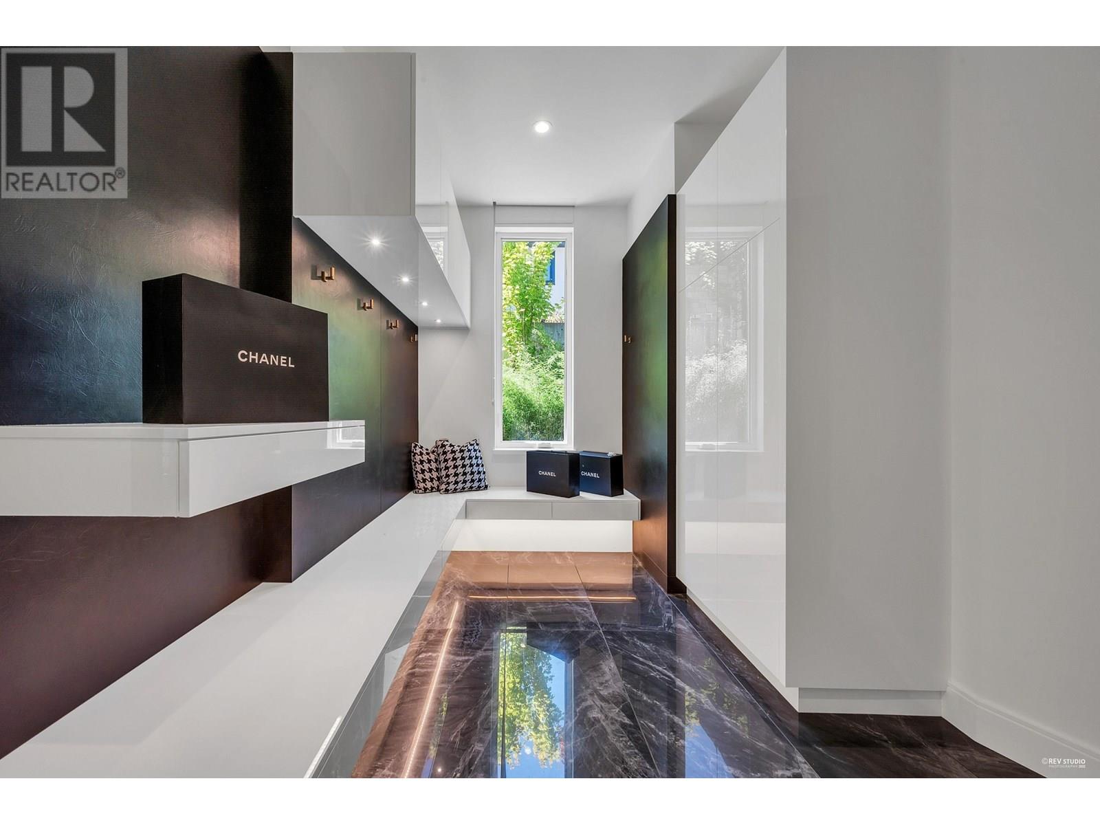 2121 UNION COURT, West Vancouver