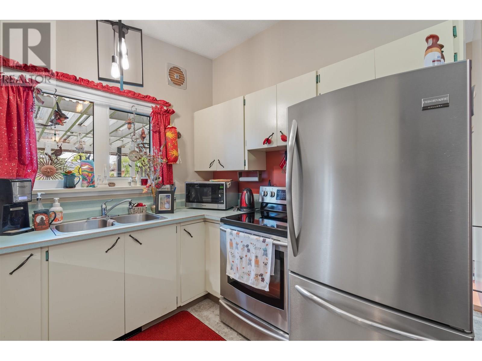 Photo 4 of 177 N Ogilvie Street, Prince George BC