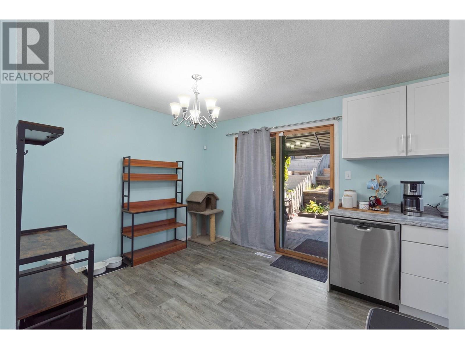Photo 10 of 265 Hollyburn Drive, Kamloops BC