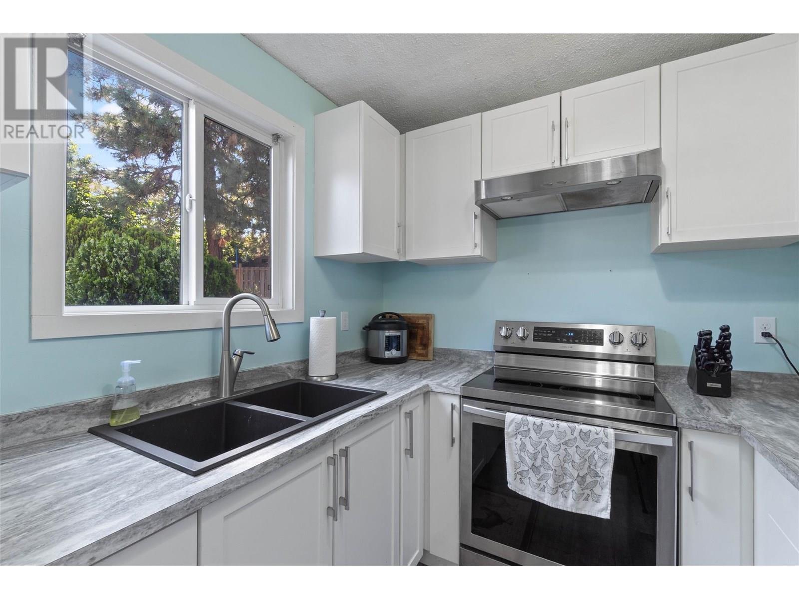 Photo 6 of 265 Hollyburn Drive, Kamloops BC