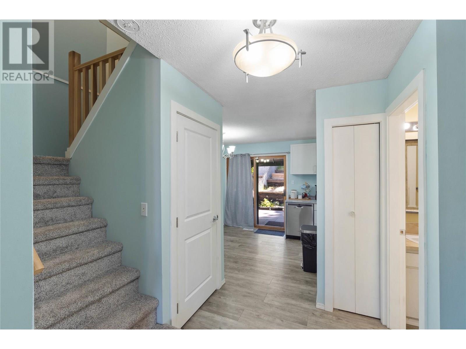 Photo 9 of 265 Hollyburn Drive, Kamloops BC