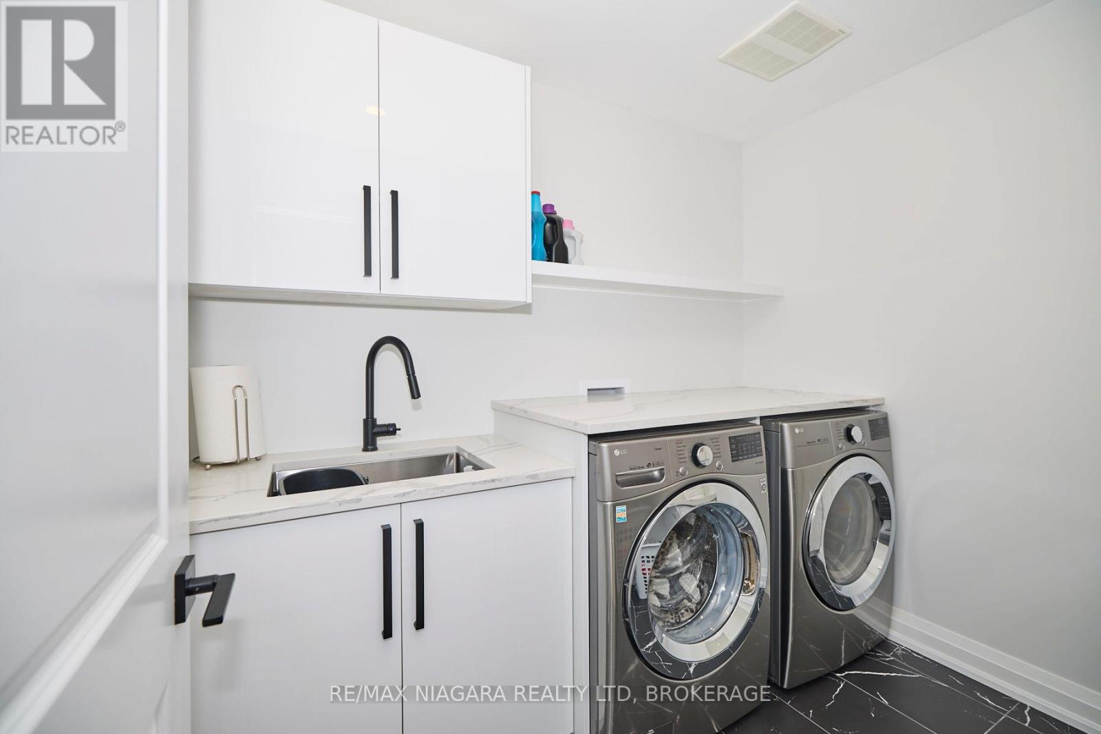 Photo 7 of 3609 Canfield Crescent, Fort Erie ON