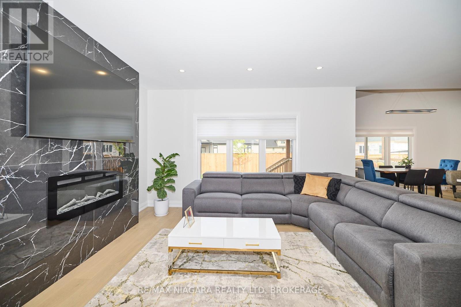 Photo 2 of 3609 Canfield Crescent, Fort Erie ON