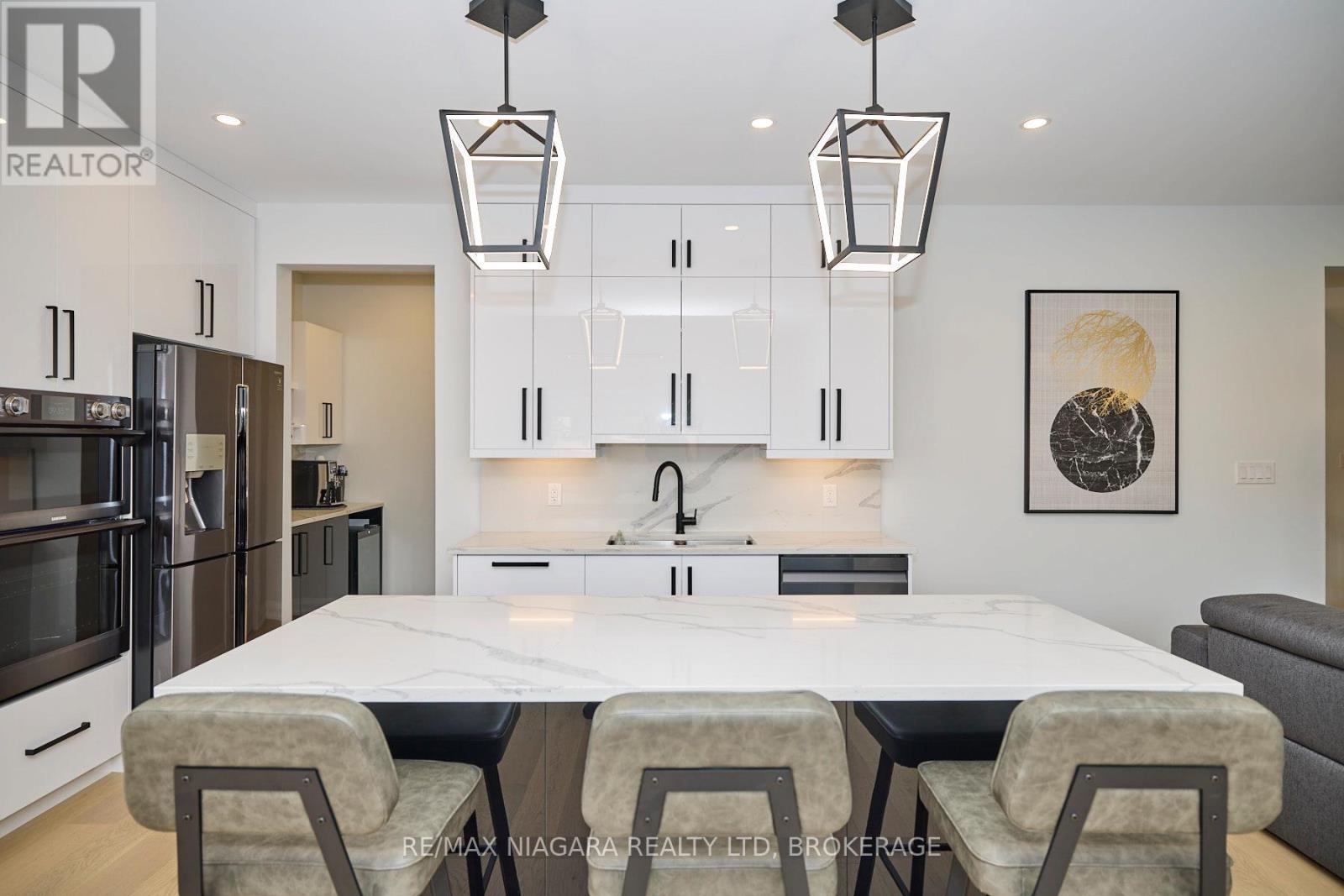 Photo 3 of 3609 Canfield Crescent, Fort Erie ON