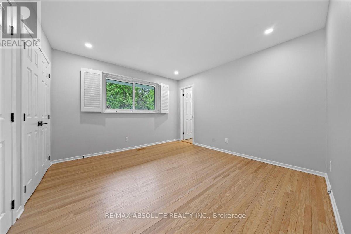 Photo 23 of 36 Beverly Street, Ottawa ON