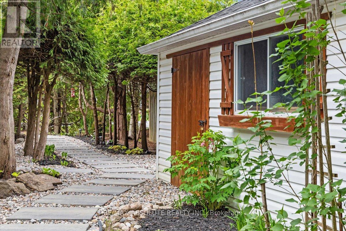 Photo 5 of 36 Beverly Street, Ottawa ON