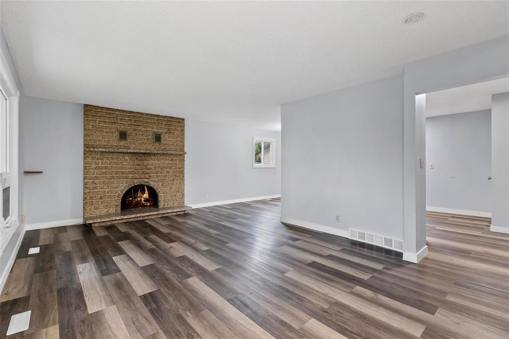 Photo 5 of 1203 Chancellor Drive, Winnipeg MB