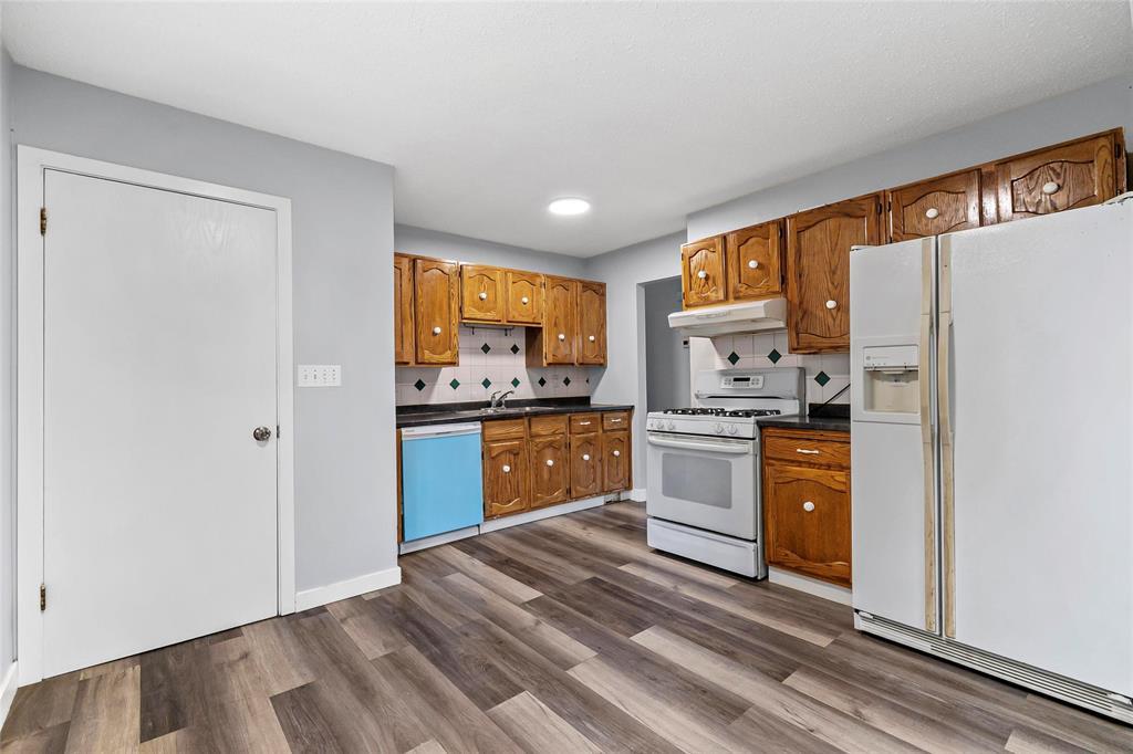 Photo 9 of 1203 Chancellor Drive, Winnipeg MB