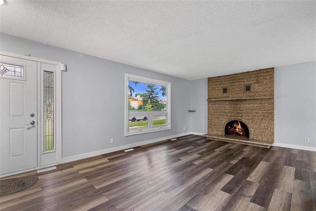 Photo 6 of 1203 Chancellor Drive, Winnipeg MB