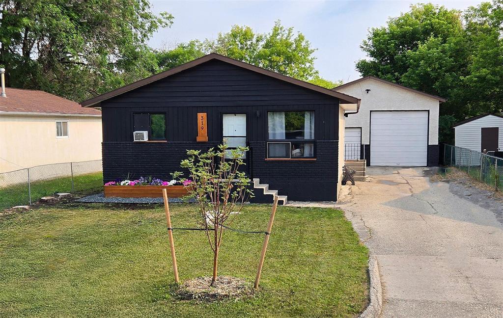 Photo 9 of 319 Netley Avenue, Selkirk MB