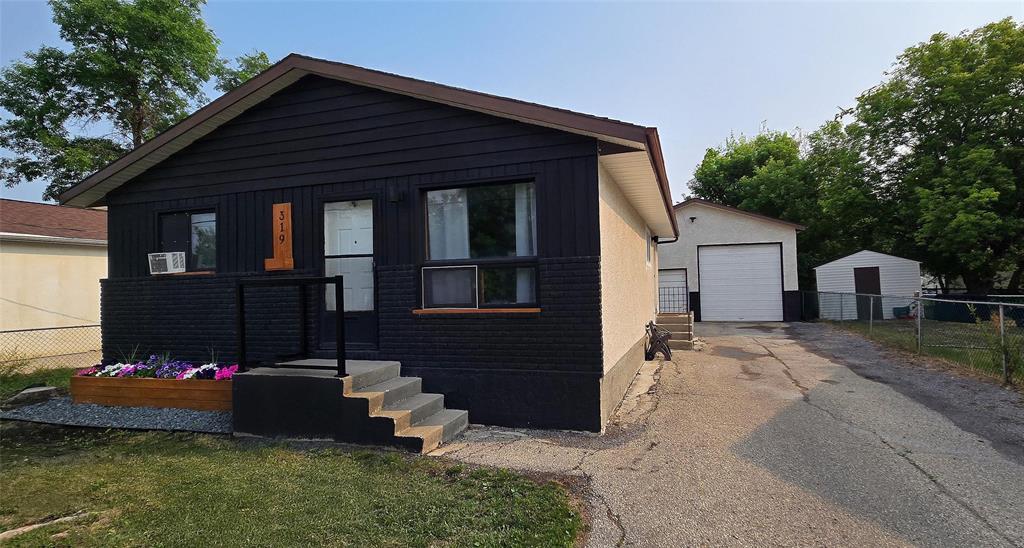 Photo 1 of 319 Netley Avenue, Selkirk MB