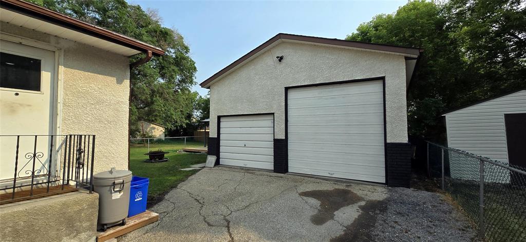 Photo 11 of 319 Netley Avenue, Selkirk MB