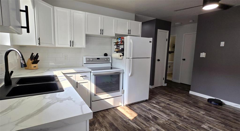 Photo 2 of 319 Netley Avenue, Selkirk MB