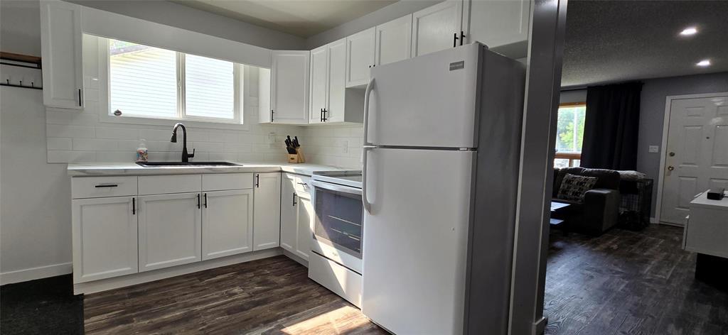 Photo 10 of 319 Netley Avenue, Selkirk MB