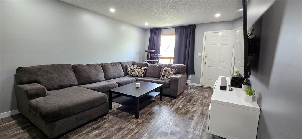 Photo 5 of 319 Netley Avenue, Selkirk MB