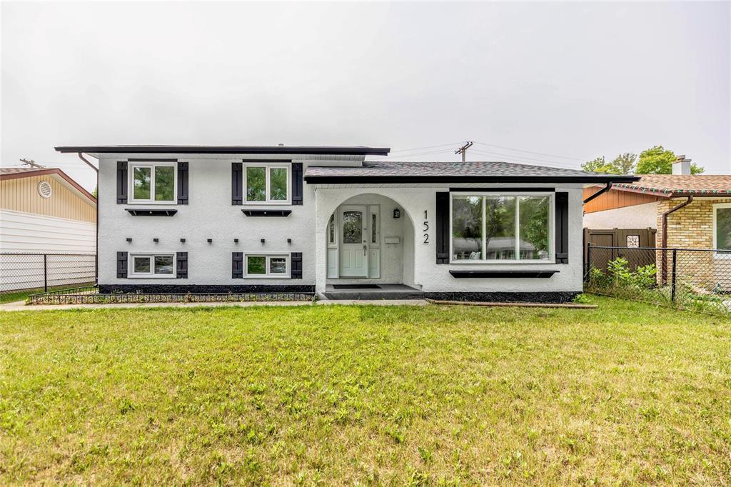 Photo 2 of 152 Larche Avenue W, Winnipeg MB