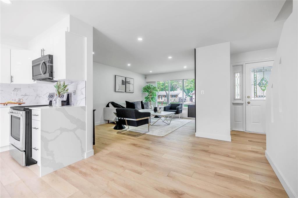 Photo 9 of 152 Larche Avenue W, Winnipeg MB