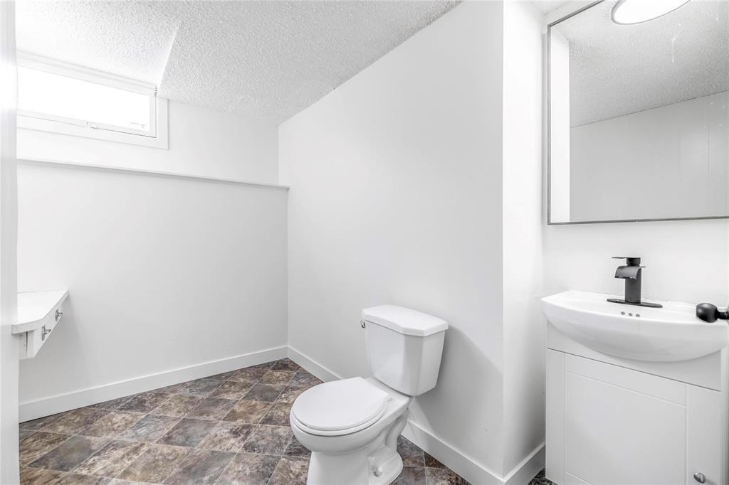 Photo 25 of 152 Larche Avenue W, Winnipeg MB