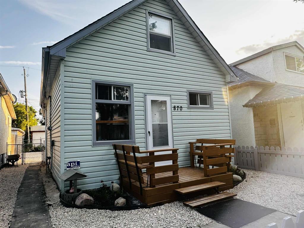 Photo 1 of 870 College Avenue, Winnipeg MB