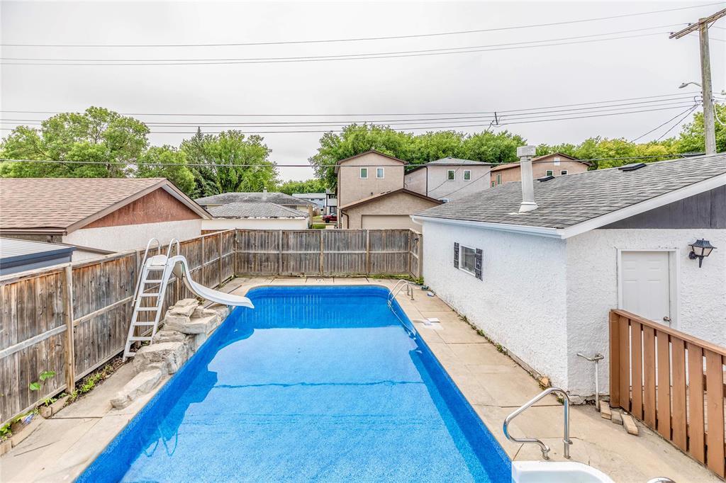 Photo 15 of 152 Larche Avenue W, Winnipeg MB