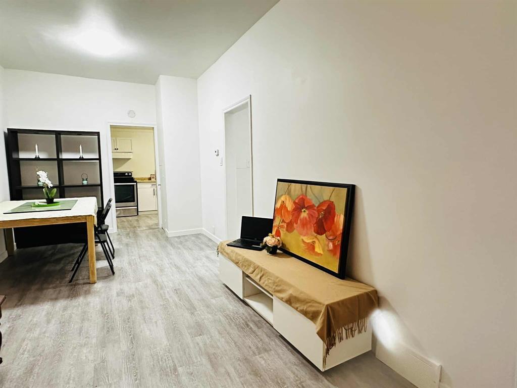 Photo 11 of 870 College Avenue, Winnipeg MB