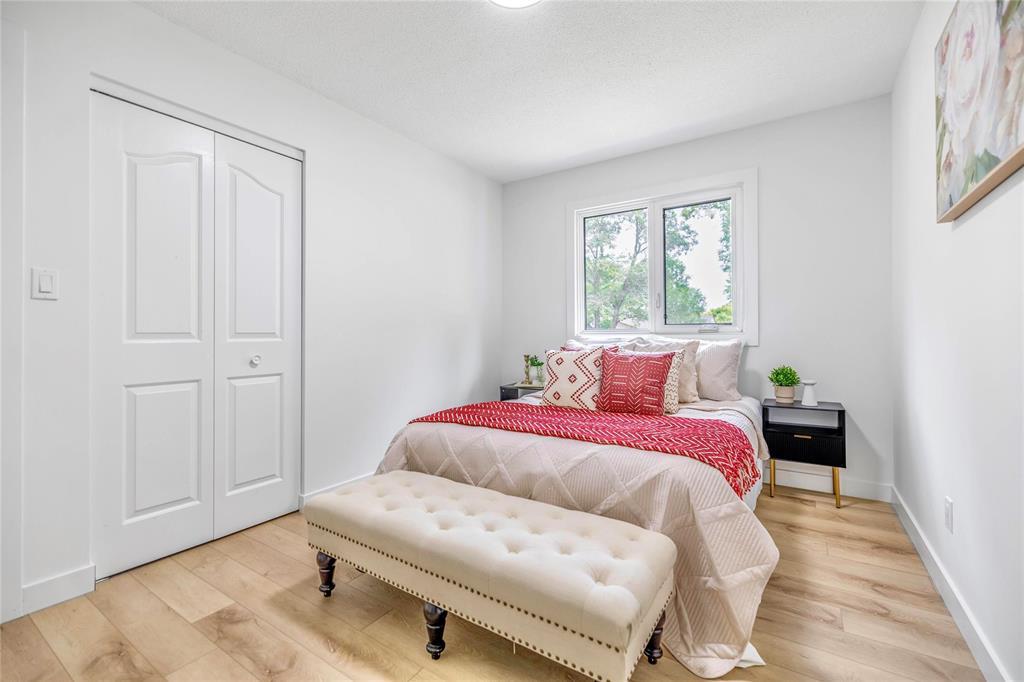 Photo 17 of 152 Larche Avenue W, Winnipeg MB