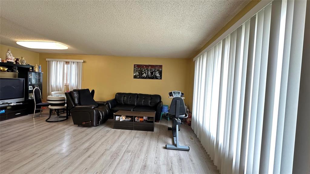 Photo 11 of 2061 Manitoba Avenue, Winnipeg MB