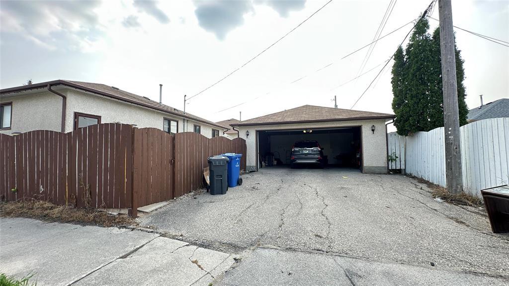 Photo 37 of 2061 Manitoba Avenue, Winnipeg MB