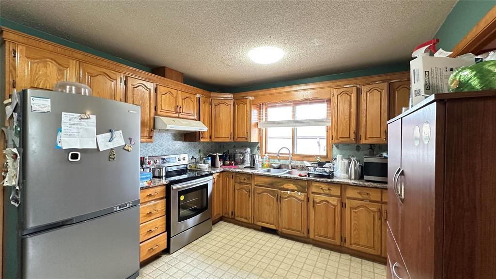 Photo 12 of 2061 Manitoba Avenue, Winnipeg MB