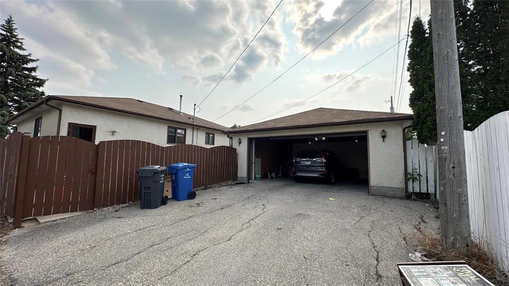 Photo 38 of 2061 Manitoba Avenue, Winnipeg MB