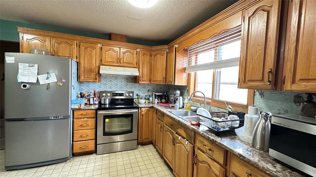 Photo 13 of 2061 Manitoba Avenue, Winnipeg MB