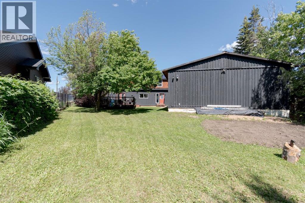 Photo 4 of 49 Poplar Crescent, Gregoire Lake Estates AB