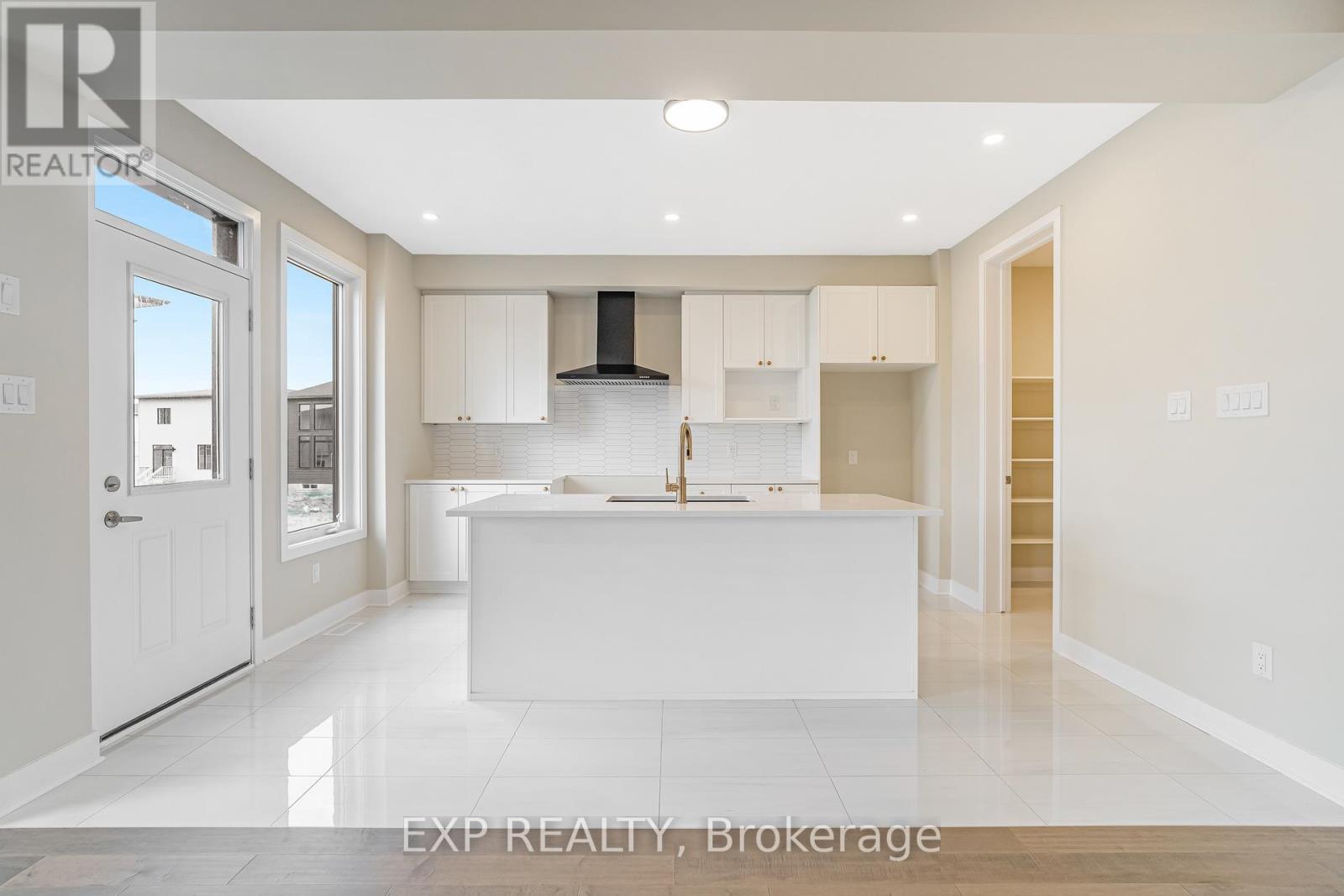 Photo 14 of 600 Paakanaak Avenue, Ottawa ON