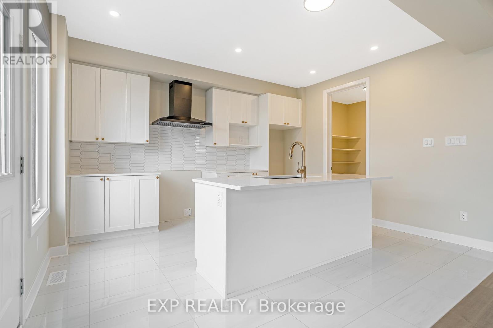 Photo 18 of 600 Paakanaak Avenue, Ottawa ON