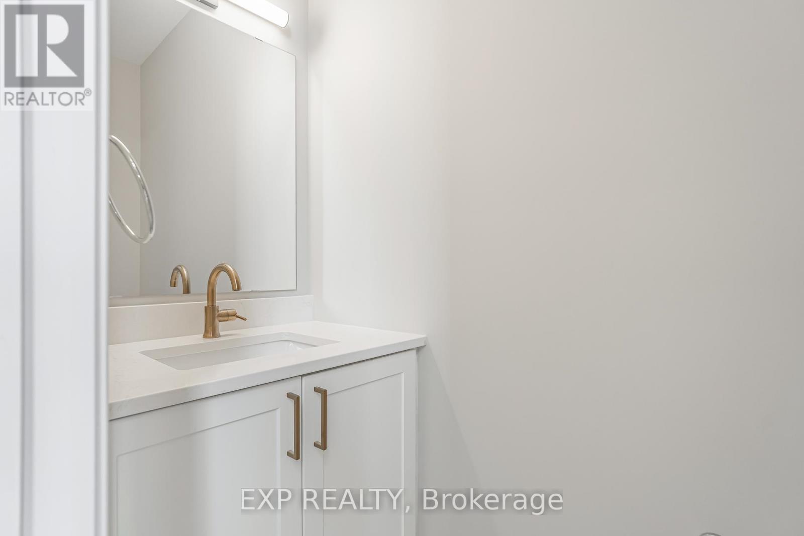 Photo 2 of 600 Paakanaak Avenue, Ottawa ON